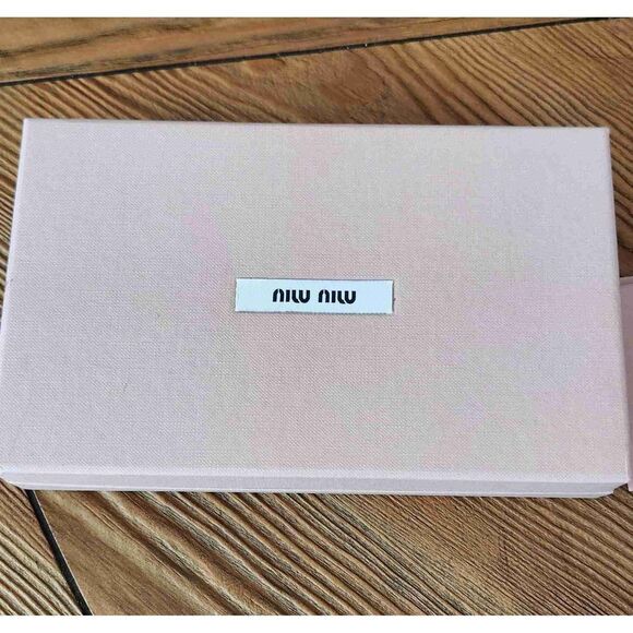 Miu Miu Beige Matelassé Wallet - Picture 13 of 13